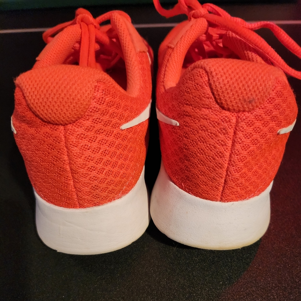 Women gym shoes